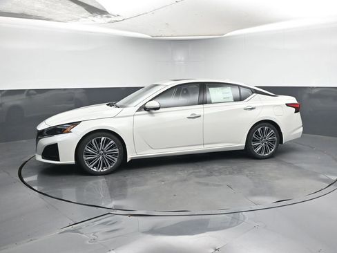 New 2025 Nissan Altima 2.5 SL image 2