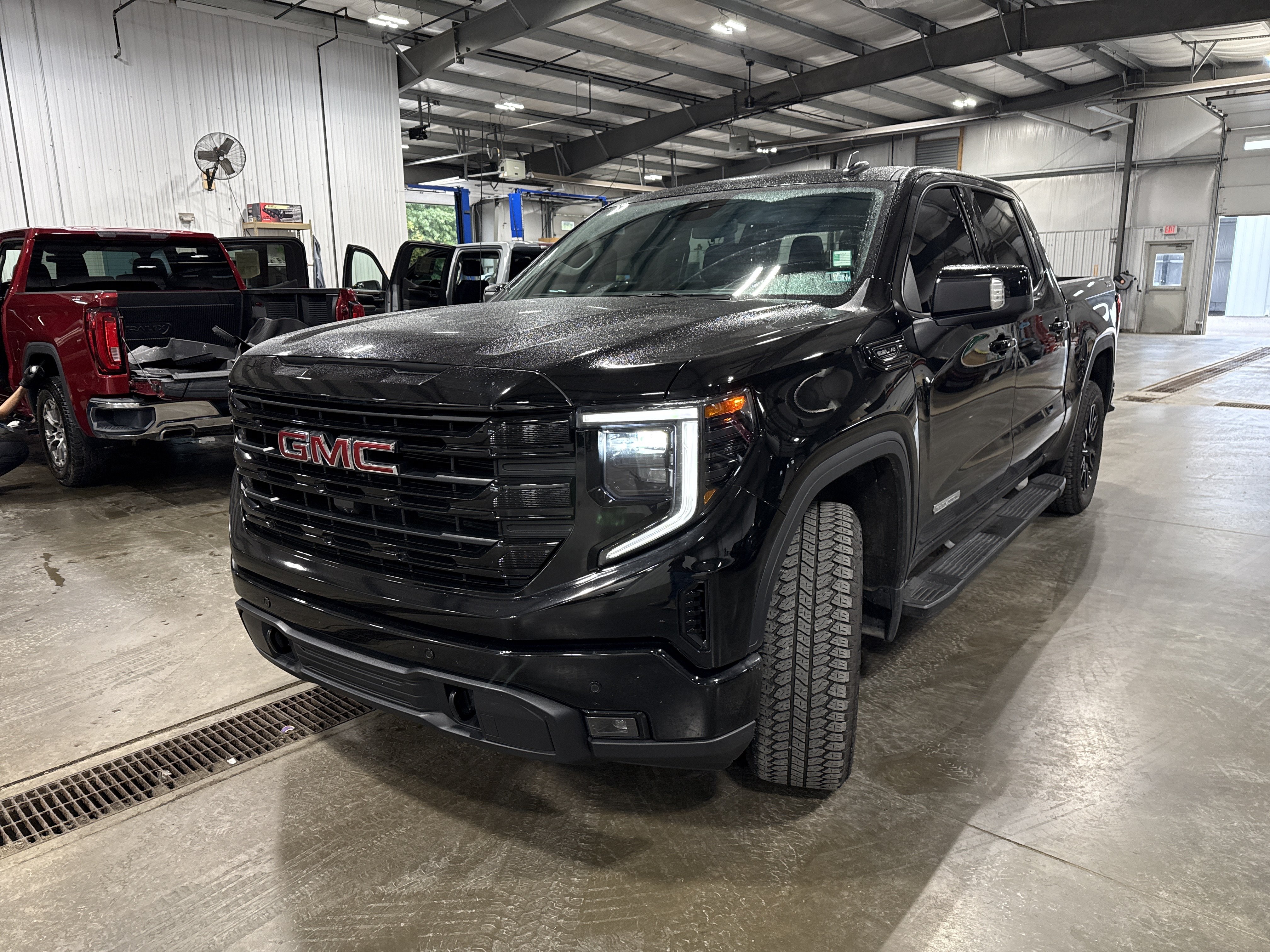 Used 2024 GMC Sierra 1500 Elevation w/ Elevation Premium Package AWD/4WD image 6