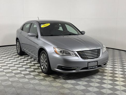 Used 2013 Chrysler 200 Touring FWD image 3