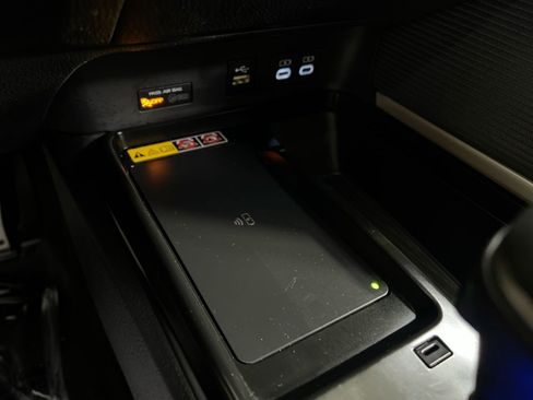 Used 2025 Toyota Camry SE image 35