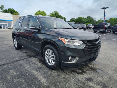 Used 2019 Chevrolet Traverse LT w/ LPO, Blackout Package AWD/4WD image 3