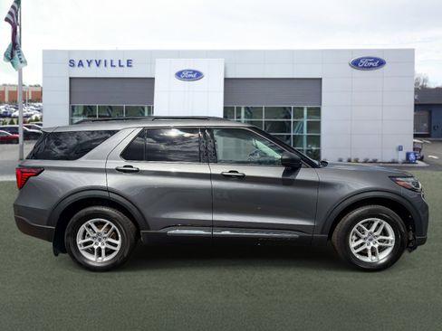 Used 2025 Ford Explorer Active AWD/4WD image 4