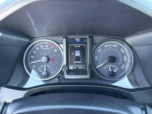 Used 2021 Toyota Tacoma TRD Off-Road w/ Technology Package AWD/4WD image 27