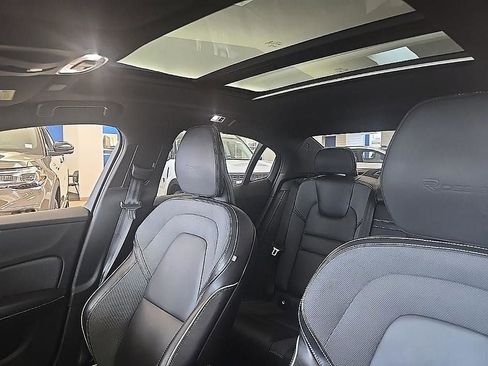 Used 2019 Volvo S60 T6 R-Design image 24