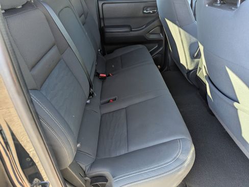 Used 2023 Nissan Frontier SV image 16