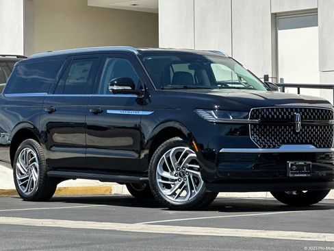 New 2026 Lincoln Navigator L Premier AWD/4WD image 1