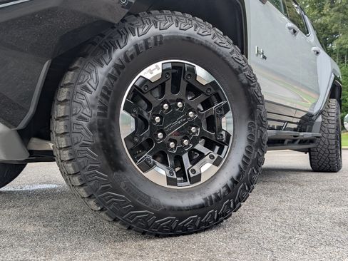 Used 2024 GMC Hummer EV 2X w/ Extreme Off-Road Package AWD/4WD image 37