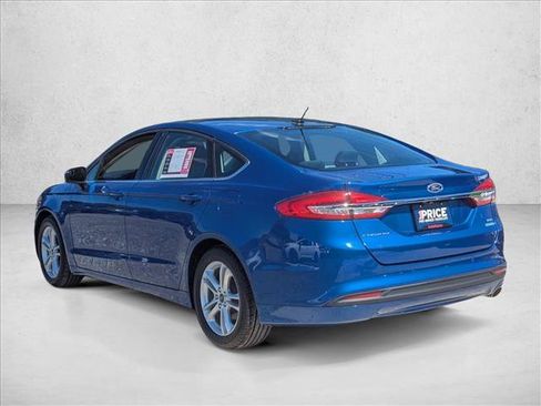 Used 2018 Ford Fusion SE w/ Fusion SE Technology Package FWD image 8