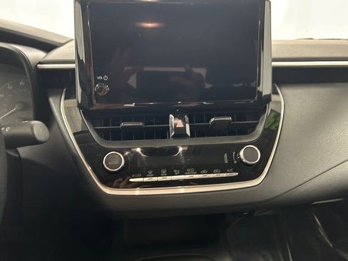 Used 2024 Toyota Corolla LE FWD image 19