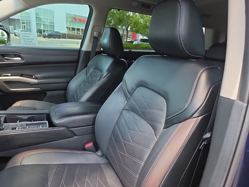 Used 2024 Nissan Pathfinder Platinum w/ Cargo Package FWD image 15