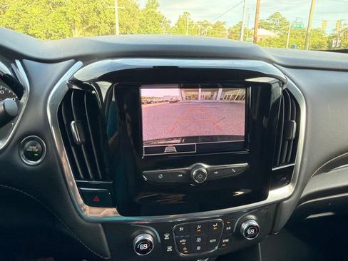 Used 2021 Chevrolet Traverse LS w/ LPO, Blackout Package FWD image 16