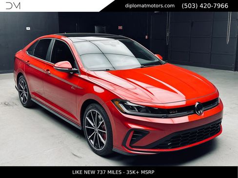 Used 2025 Volkswagen Jetta GLI Autobahn FWD image 9