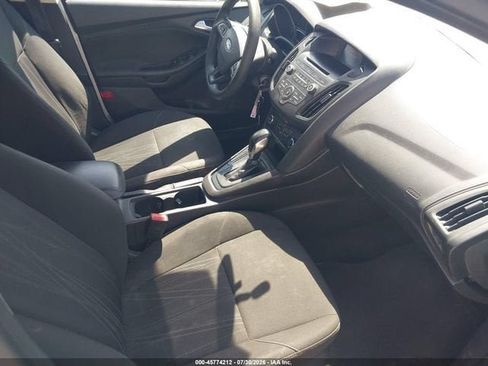 Used 2017 Ford Focus SE FWD image 4