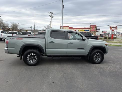 Used 2023 Toyota Tacoma TRD Off-Road image 2