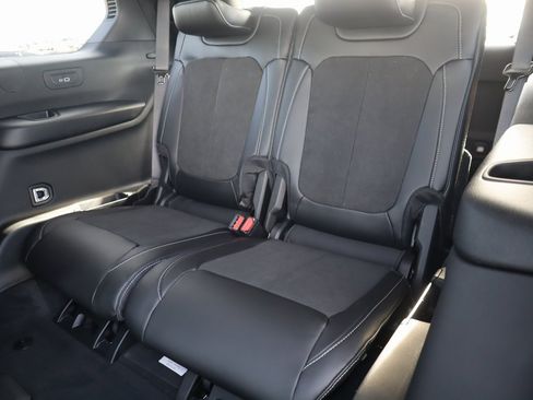 New 2025 Jeep Grand Cherokee L Altitude image 13