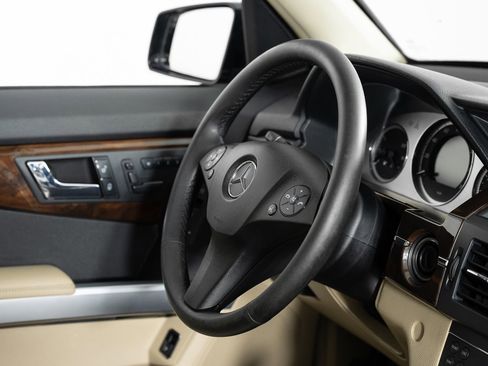 Used 2010 Mercedes-Benz GLK 350 2WD image 25