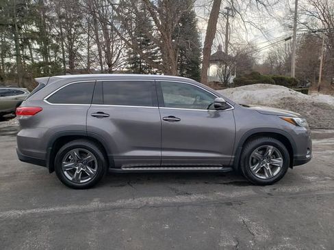 Used 2018 Toyota Highlander Limited Platinum image 2