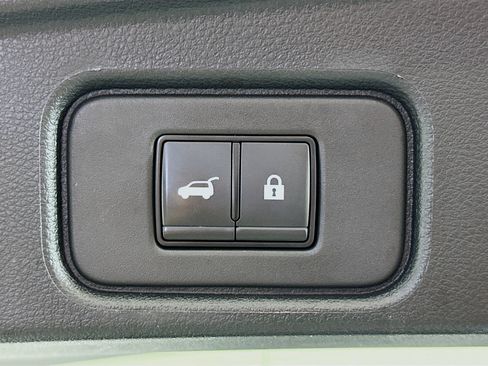 Used 2023 Nissan Pathfinder SL w/ Lighting Package (N92) AWD/4WD image 31