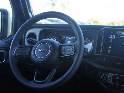 Used 2025 Jeep Wrangler Unlimited Sport AWD/4WD image 33