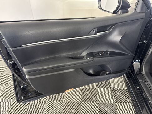 Used 2019 Toyota Camry SE image 15