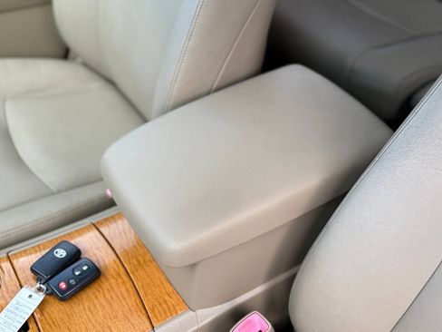 Used 2010 Toyota Highlander Limited AWD/4WD image 25