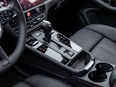 New 2026 Porsche Macan image 38