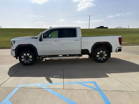 Used 2025 GMC Sierra 3500 Denali w/ Technology Package AWD/4WD image 6