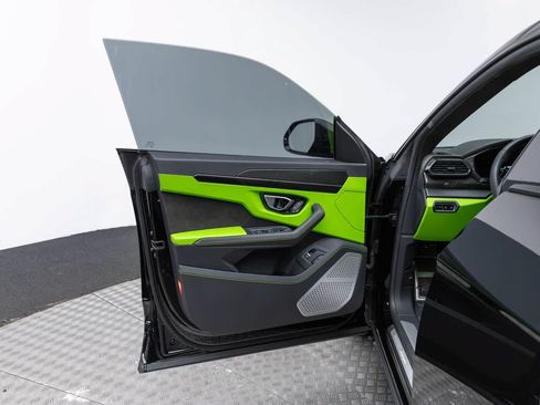 Used 2022 Lamborghini Urus AWD/4WD image 22
