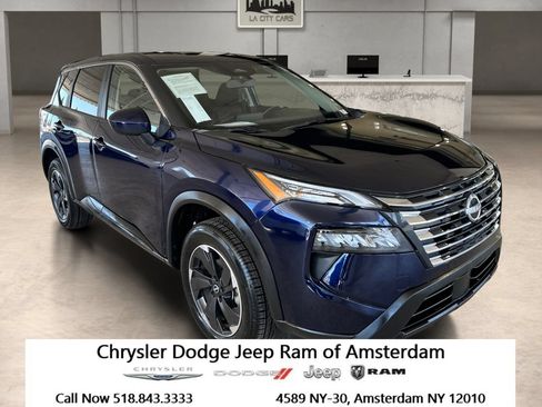 Used 2025 Nissan Rogue SV AWD/4WD image 1