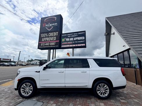 Used 2023 GMC Yukon XL SLT AWD/4WD image 6