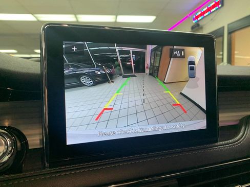 Used 2022 Lincoln Corsair Standard AWD 4dr SUV w/ Premium Package image 9