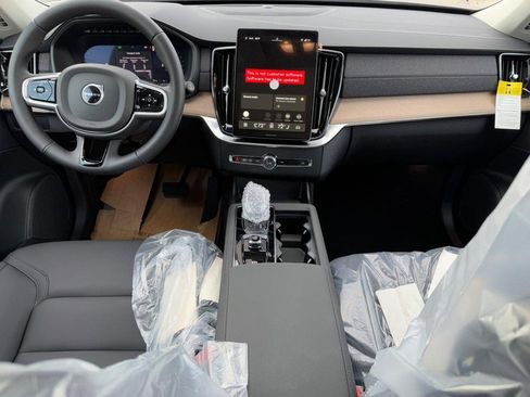 New 2026 Volvo XC90 B6 Plus w/ Protection Package Premier image 6