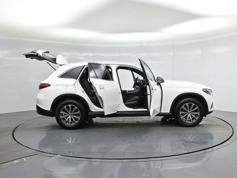 Used 2024 Mercedes-Benz GLC 300 image 4