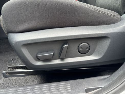 Used 2025 Nissan Rogue SV FWD image 22