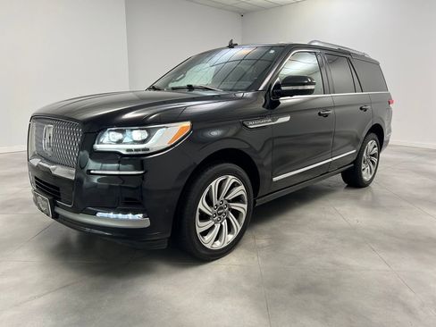 Used 2024 Lincoln Navigator Reserve AWD/4WD image 3
