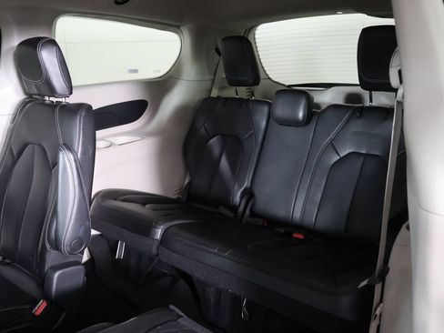 Used 2023 Chrysler Pacifica Touring-L FWD image 34