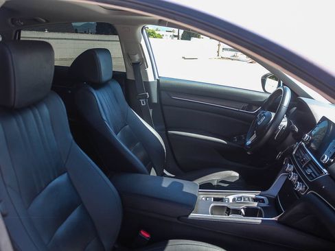 Used 2020 Honda Accord Touring image 17