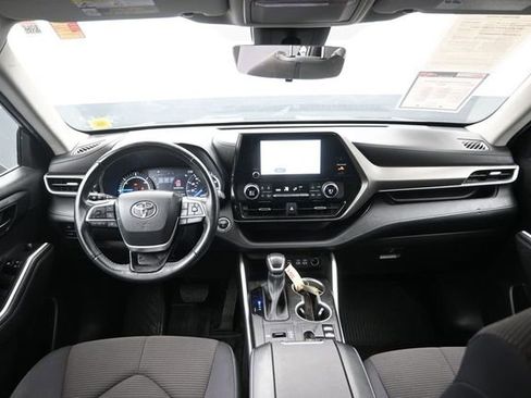 Used 2023 Toyota Highlander LE image 24