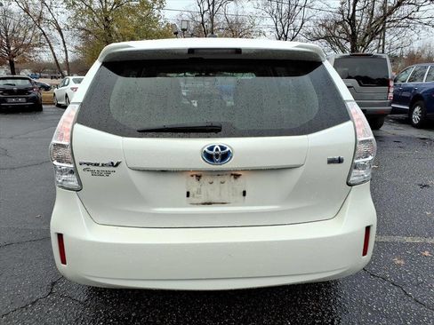 Used 2013 Toyota Prius V Five image 4