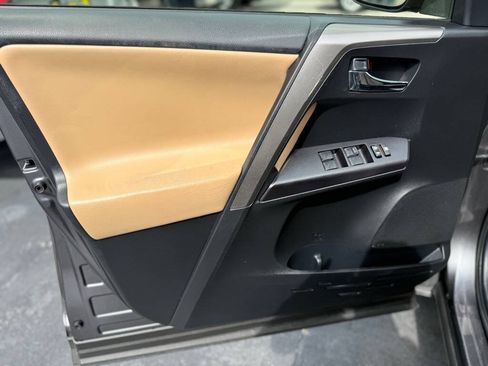 Used 2018 Toyota RAV4 XLE FWD image 10