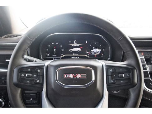 Used 2024 GMC Yukon SLT w/ SLT Premium Package image 15