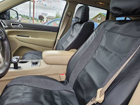 Used 2014 Jeep Grand Cherokee Overland w/ Advanced Technology Group AWD/4WD image 26