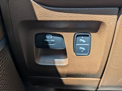 Used 2020 RAM 1500 Laramie AWD/4WD image 31