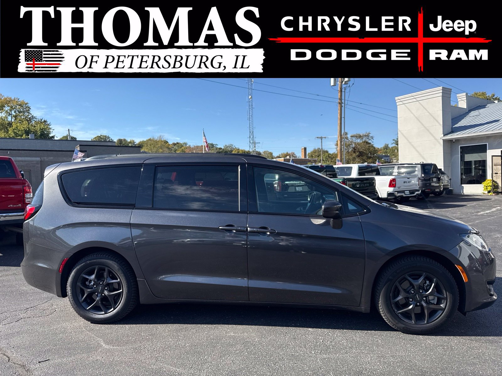 Used 2020 Chrysler Pacifica Touring-L Plus w/ S Appearance Package FWD image 8