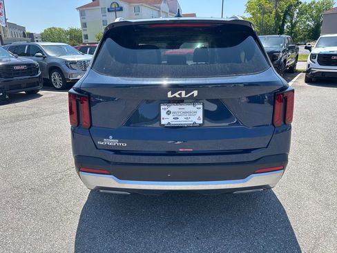 Certified 2025 Kia Sorento S w/ Panoramic Sunroof Package FWD image 4