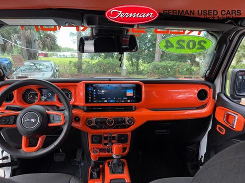 Used 2024 Jeep Gladiator Sport AWD/4WD image 5