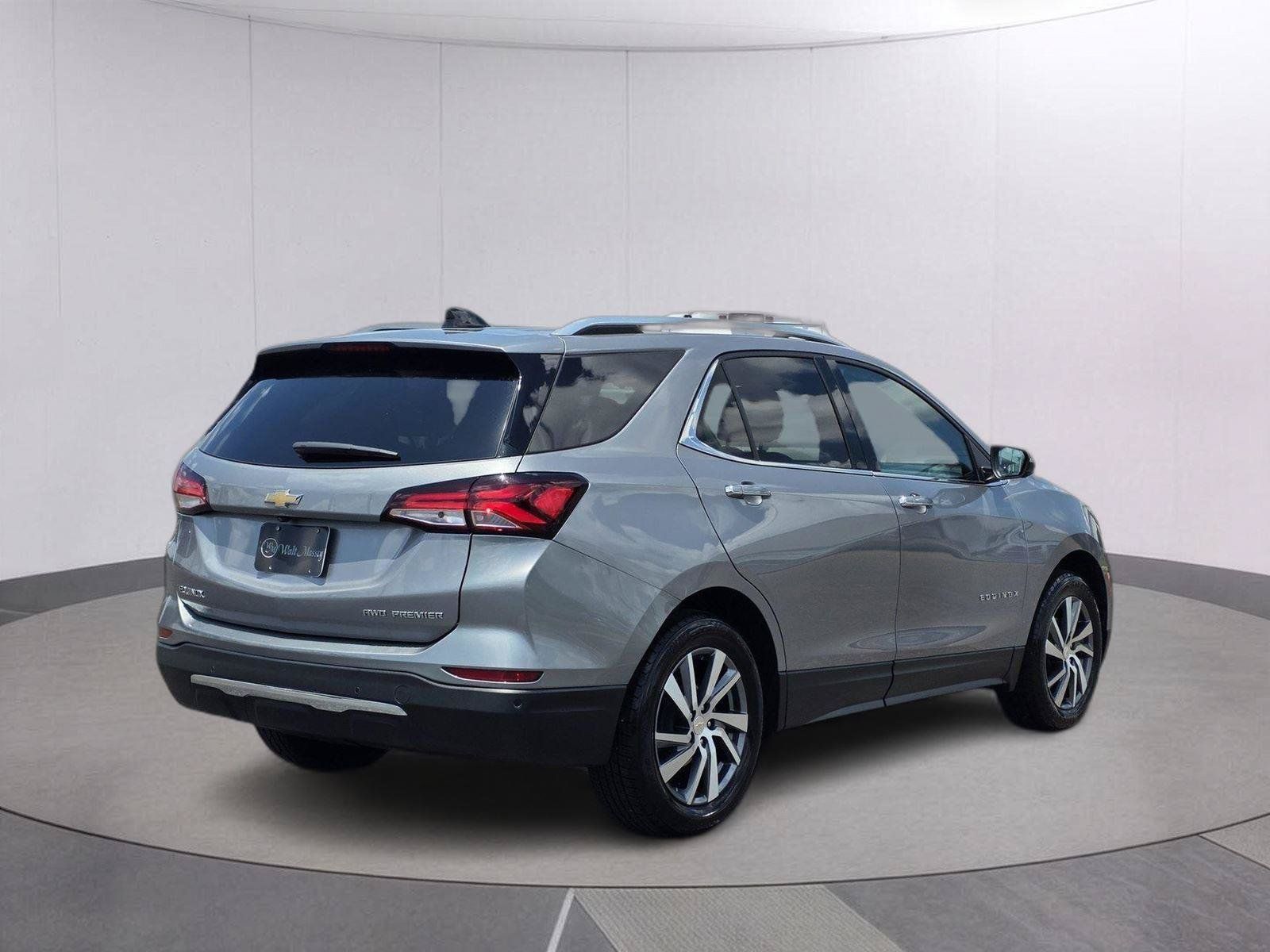 Used 2023 Chevrolet Equinox Premier AWD/4WD image 5