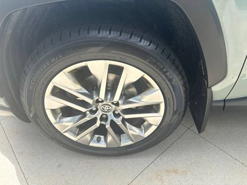 Used 2019 Toyota RAV4 XLE Premium w/ Cold Weather Package AWD/4WD image 12