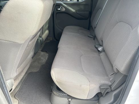 Used 2012 Nissan Frontier SV image 18