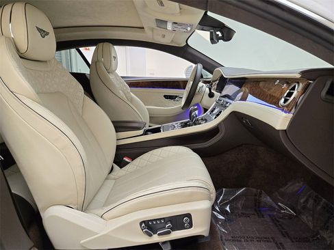 Used 2022 Bentley Continental GT image 2